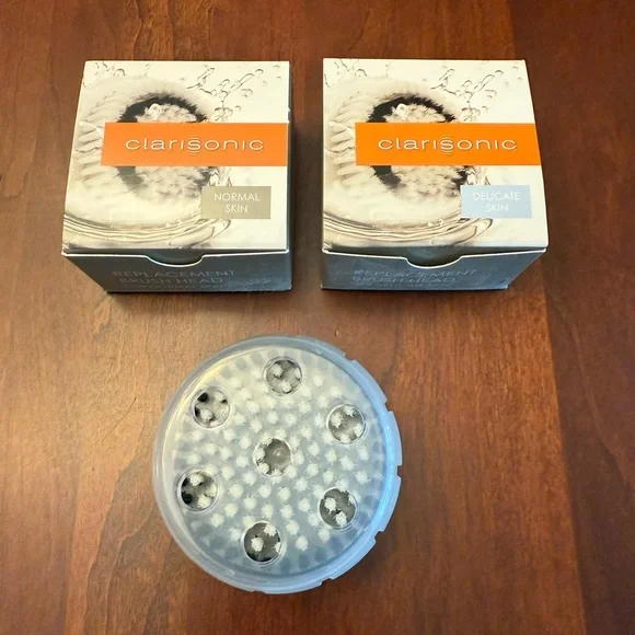 NIB Clarasonic Mia 2 With Extra Brush Heads and Cleansers - Picture 4 of 12